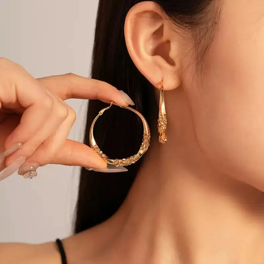 Twisted Hoop Earrings 14K Gold Plated Chunky Round Design Elegant Minimalist Statement Earrings, Chic Fashion Jewelry for Women Glamour Crystal Accents HNEH0031