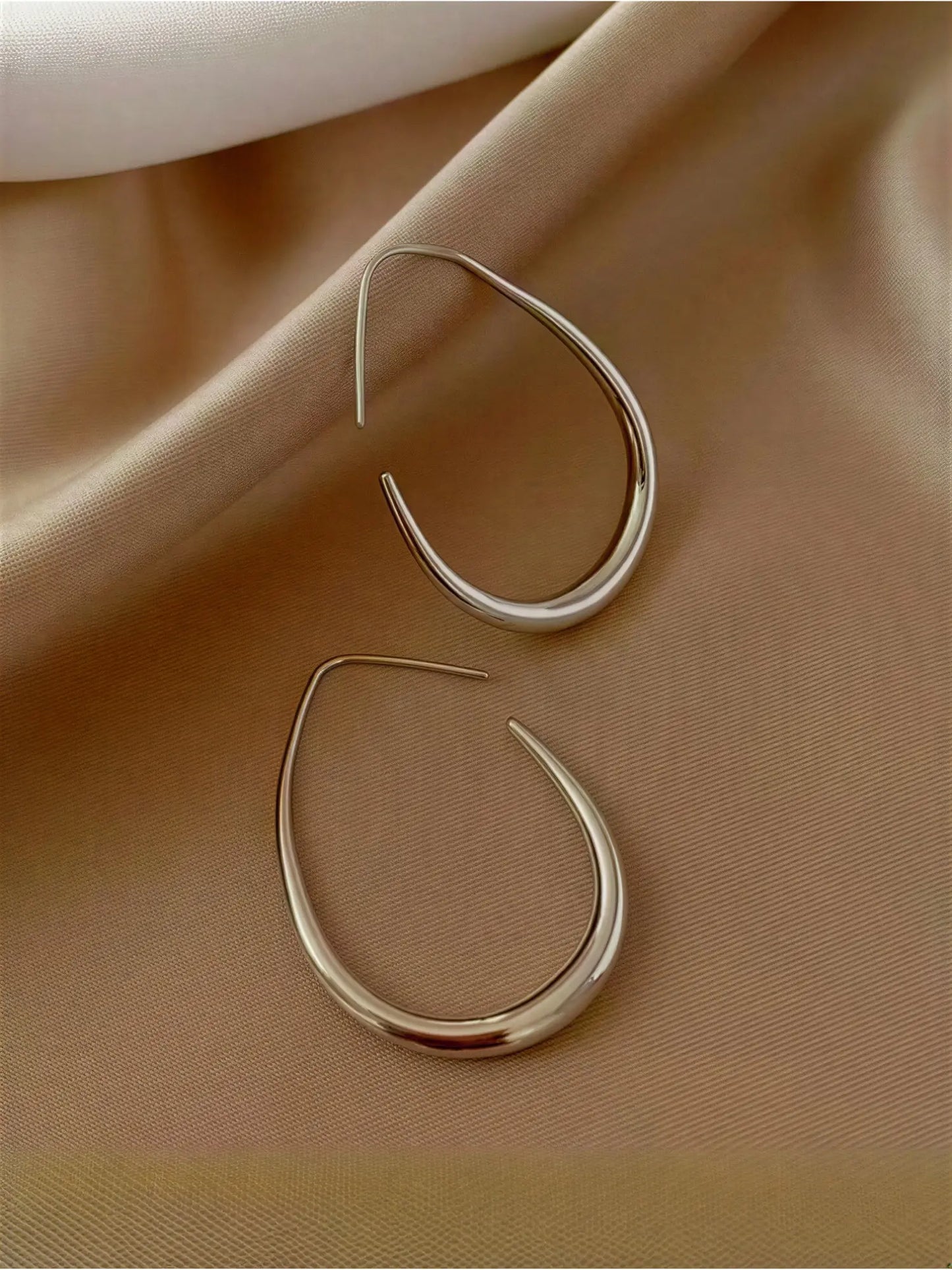Hypoallergenic Lightweight Earrings for Women, 18K Real Gold Plated Brass Large Oval Pull Through Earrings, High Polished Comfortable Statement Jewelry Gift for Women, Hoop Shape Earrings, Hoop Earrings HNEH0025