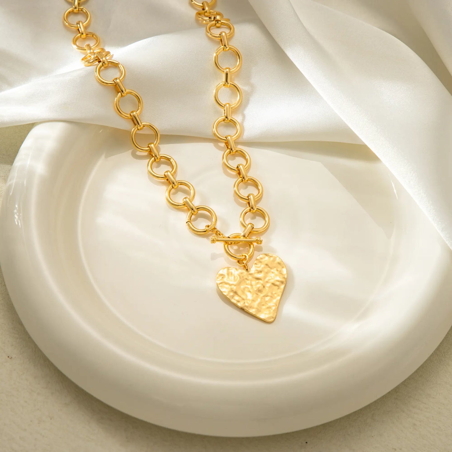Gold Paperclip O-Link Chain Hammered Heart Pendant OT Clasp Necklace for Women For Valentine's Day Gift HNXL0013