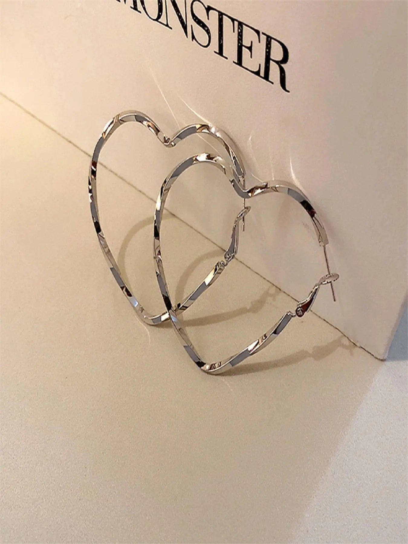 Oversized Heart Hoop Earrings for Women, Trendy Metallic Twisted Earring, Party Jewelry, Fashion Jewelry Party, Fashionable Earrings, Fashion Accessories HNEH0010
