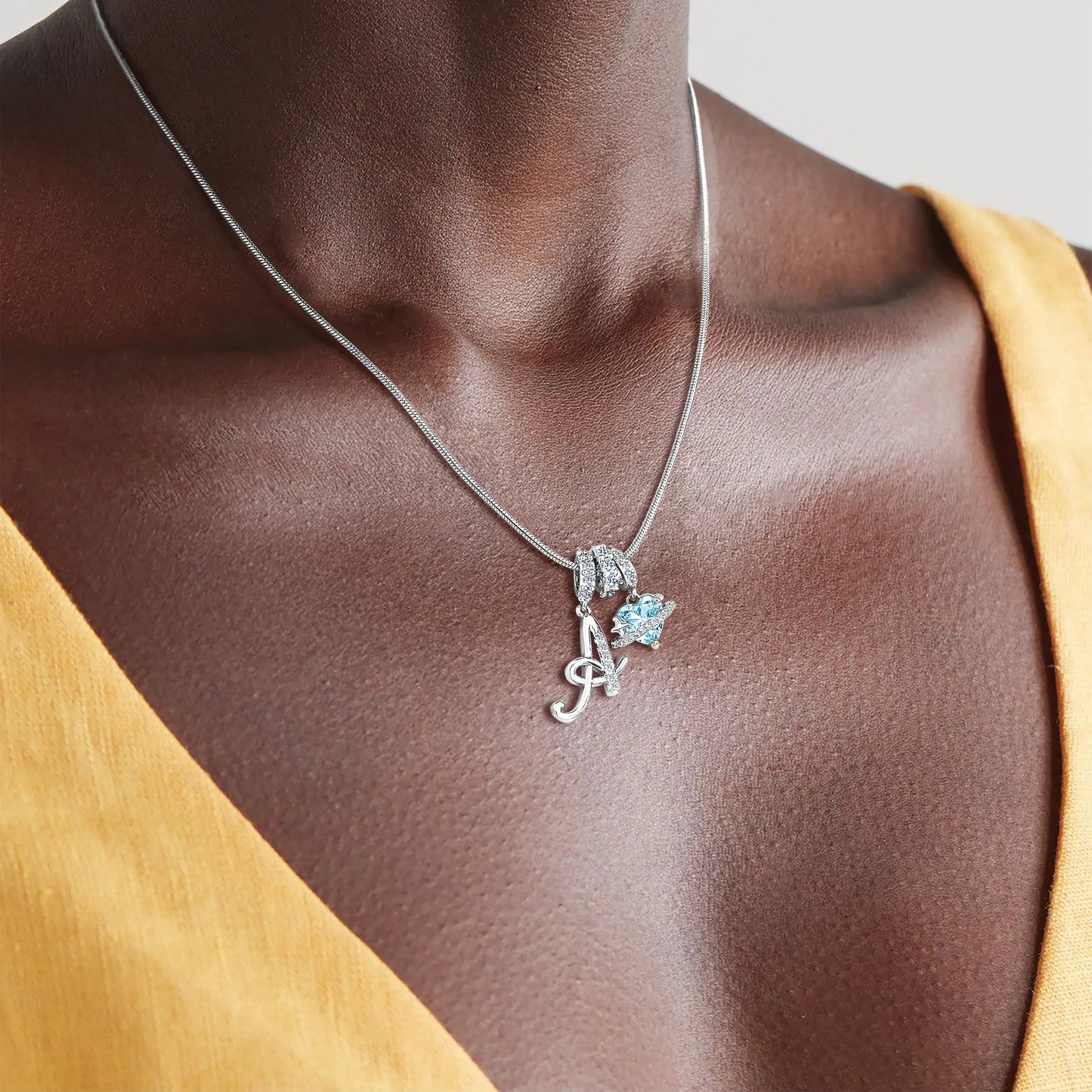 Art-designed personalized name letter necklace, free of allergenic ingredients, with adjustable size. It is an excellent Valentine's Day gift for women and girls HNXL0009