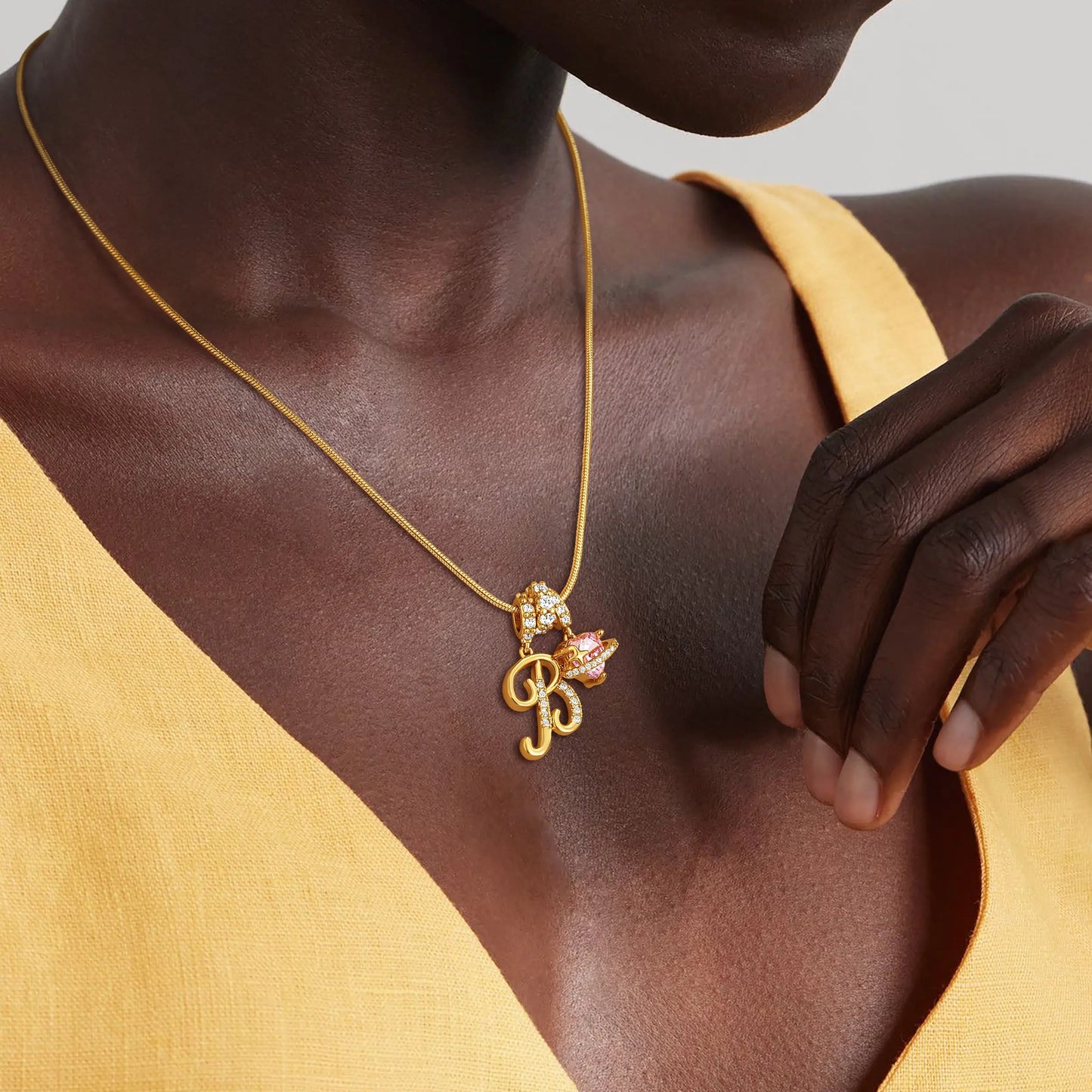 Art-designed personalized name letter necklace, free of allergenic ingredients, with adjustable size. It is an excellent Valentine's Day gift for women and girls HNXL0009