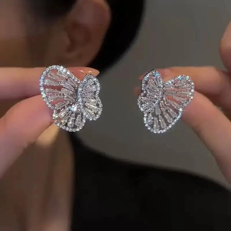 New Style Removable Two-Way Wearing Butterfly Earrings, One Piece Two Ways, Elegant Fluttering Butterfly Earrings with High-End Feel HNEH0047