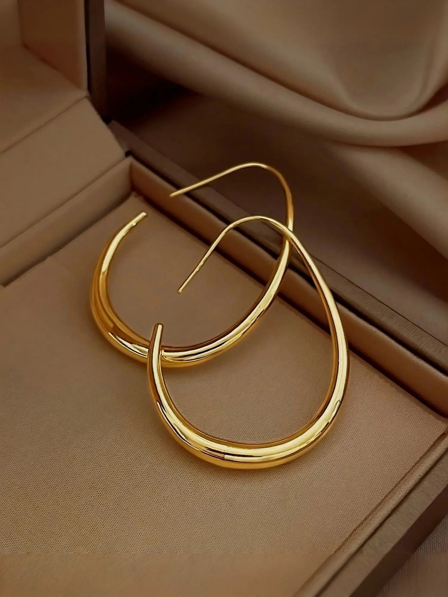 Hypoallergenic Lightweight Earrings for Women, 18K Real Gold Plated Brass Large Oval Pull Through Earrings, High Polished Comfortable Statement Jewelry Gift for Women, Hoop Shape Earrings, Hoop Earrings HNEH0025